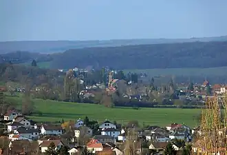 Het dorp met het Lac de Vaivre op de achtergrond