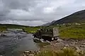 Transport per "Ural-Vachta", van en naar de nederzetting Baza Zjelannaja. Hier de rivier Balbanjoe doorkruisend.