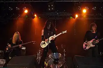 Valentine live in Harlingen, 2008. Van links naar rechts: Liselotte "Lilo" Hegt (bas), Robby Valentine (leadzang, gitaar, toetsen), Cyril Whistler (leadgitaar, achtergrondzang). Niet op deze foto: André Borgman (drums) en Johan "Jay Jay" Willems (keyboards, achtergrondzang).