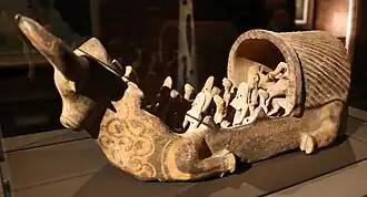 Terracotta schip in de vorm van een stier met vrouwenfigurines, 2800-2600 v.Chr.