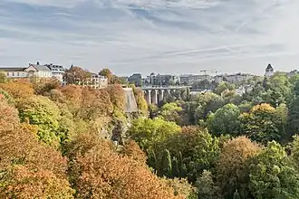 Vallei van de rivier Petrusse in de stad Luxemburg.