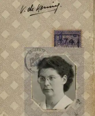 Uitsnede van het valse persoonsbewijs van Virrie Cohen. Afkomstig uit de collectie van het Joods Cultureel Kwartier.