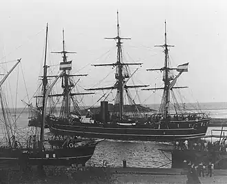 Zr.Ms. Van Speijk verlaat de haven van Den Helder (1894)