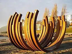 sculptuur 217.5 ARCS x 13 in Vancouver