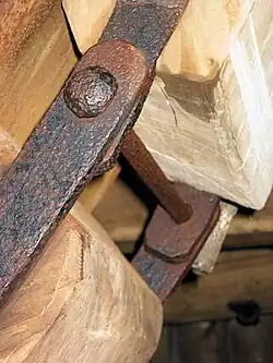 Spiebout als scharnier tussen vangstukken