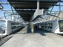 Het perron in 2014 nog zonder perronhekken.