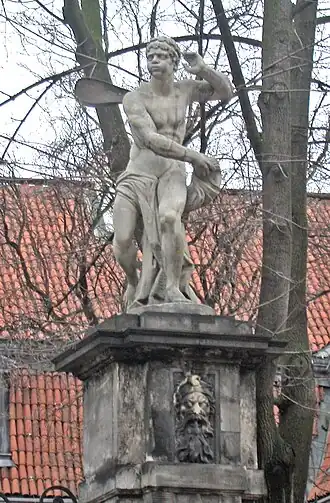 Standbeeld van Euros bij het Tepperpaleis, Warschau