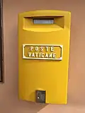 Een brievenbus van de Vaticaanse post
