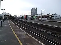 De perrons op het viaduct gezien uit het noorden.