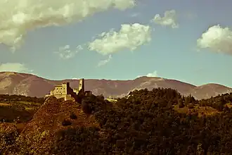 Panoramisch zicht op Rocca Varano