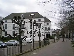 Veeartsenijstraat hoek Biltstraat met rechts achterzijde gebouw Biltstraat 170A en het witte gebouw links is het Poortgebouw Biltse Grift Terrein