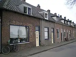 Veerweg met monumentale huizen