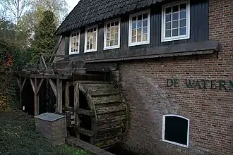 Waterloop met bovenslagrad