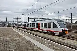 Veolia-treinstellen 235, 237 en 353 te Venlo; 20 maart 2016.