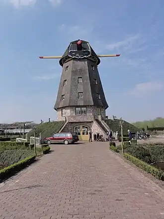 nieuw gebouwde molenromp Theodorus