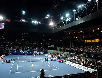 Binnenkant van de arena tijdens een wedstrijd tussen Venus Williams en Ana Ivanović.