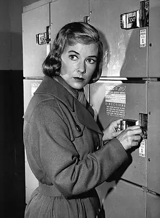 Vera Miles als Millicent in de aflevering "Mirror Image"
