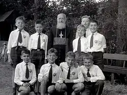 Jubileum Mgr. Verfaillie (Tervuren 1962) met Rik Van Eynde, Karel Van Rompaey, Jean-Paul Detienne, Jan Brijs, Julien Maes, Kamiel De Smedt, Johan Goethals, Jan Bollaerts, Alfred Albrecht