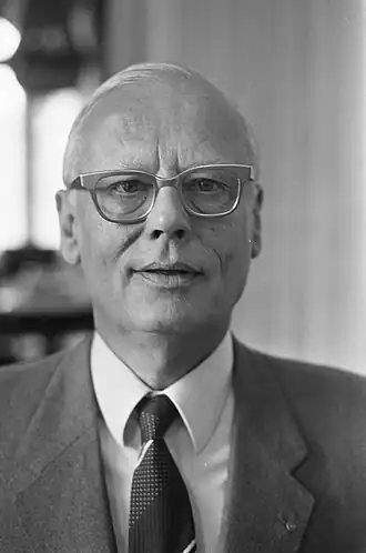 G. de Jong (1974)