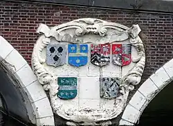 Versiering op de brug N.W. zijde.