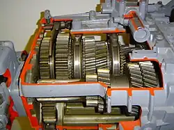 (Opengewerkte) versnellingsbak van een DAF vrachtauto