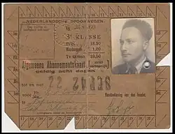 Een vervalst spoorabonnement onder de naam Van Ewijk