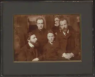 De Kosmikerkreis met Karl Wolfskehl, Alfred Schuler, Ludwig Klages (midden), Stefan George en Albert Verwey. Foto: Karl Bauer (1902)