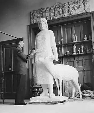 Gerrit Bolhuis aan het werk (Monument voor Tante Riek, 1955)