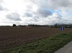 Akker nabij het dorp (2015)