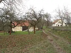 Boerderij in het dorp (2015)