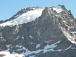 De Gran Paradiso (links), de Roc (rechts) en de Becca di Moncorvé (voorgrond).