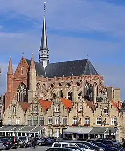 De kerk vanaf de Markt