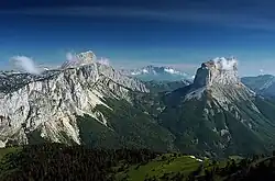 Gezicht op de Grand Veymont en de Mont Aiguille vanuit het zuiden