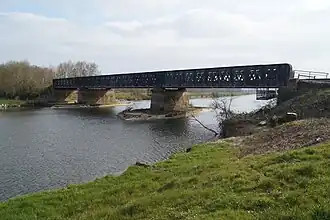 Spoorwegviaduct over de Lay