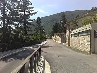 Weg langs de kerk in Ussita