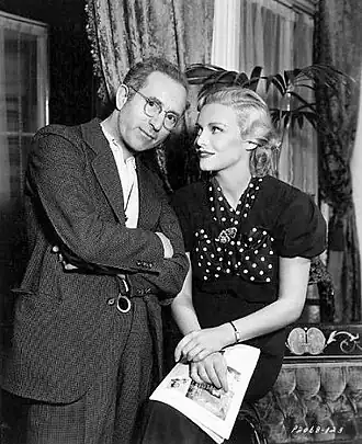 Victor Milner en Madeleine Carroll in The General Died at Dawn