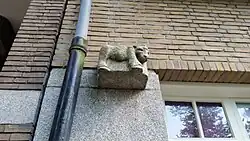 Victorieplein 11, beeldje van Rädecker (april 2019)