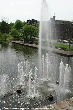 Zicht op de fontein vanaf het rondeel