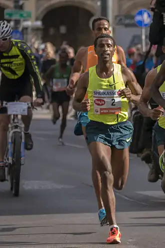 Sisay Lemma tijdens de marathon van Wenen in 2015.