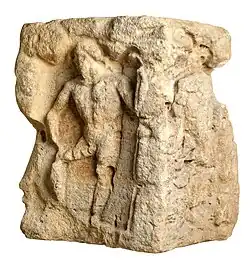 Viergodensteen met reliëfs van Neptunus, Hercules en Diana in kalksteen, 200-250 n.Chr., (Gallo-Romeins Museum, Tongeren)[1]