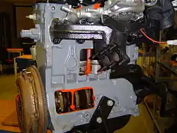 watergekoelde automotor met droge cilindervoeringen