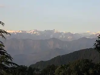 Uitzicht op de Himalaya vanaf het hill station Dalhousie