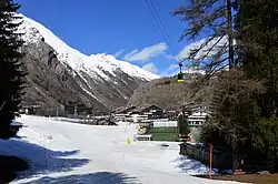 Aankomst van de skipistes in het dorpscentrum