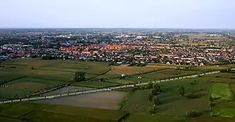 Zicht op Zele, met de pas aangelegde uitbreiding van de N445 in de voorgrond, in 2003