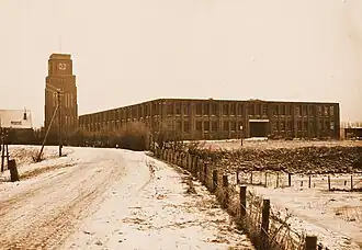 De watertoren met fabrieksgebouw in 1925