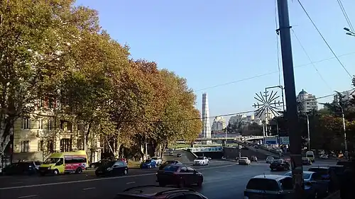 Heldenplein gezien vanaf de Merab Kostavastraat.