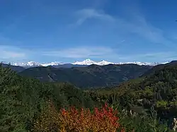 Uitzicht over Ratsja vanaf Nikortsminda.