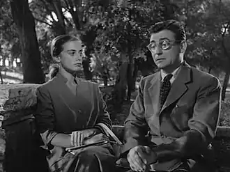 Anna Maria Ferrero en François Périer in een scène uit de film "Les Amants de Villa Borghese" (1953).