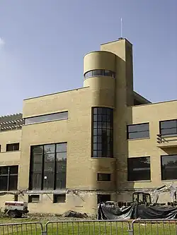 Achtertuin met belvedère-toren