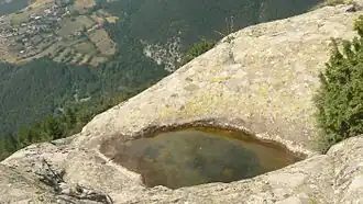 Uitzicht op het dorp Vrata vanaf de Belintasj